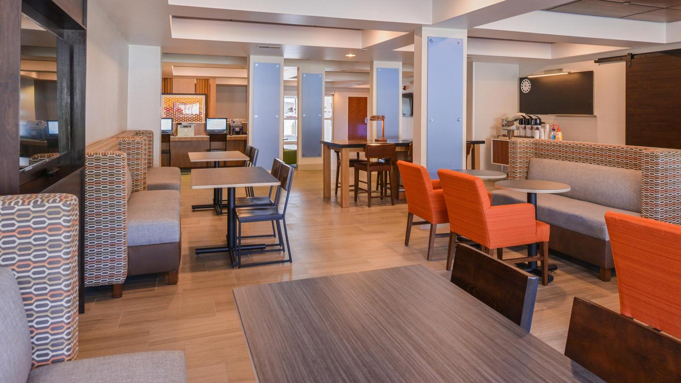 Holiday Inn Express Hotel & Suites Urbana-Champaign, An IHG Hotel