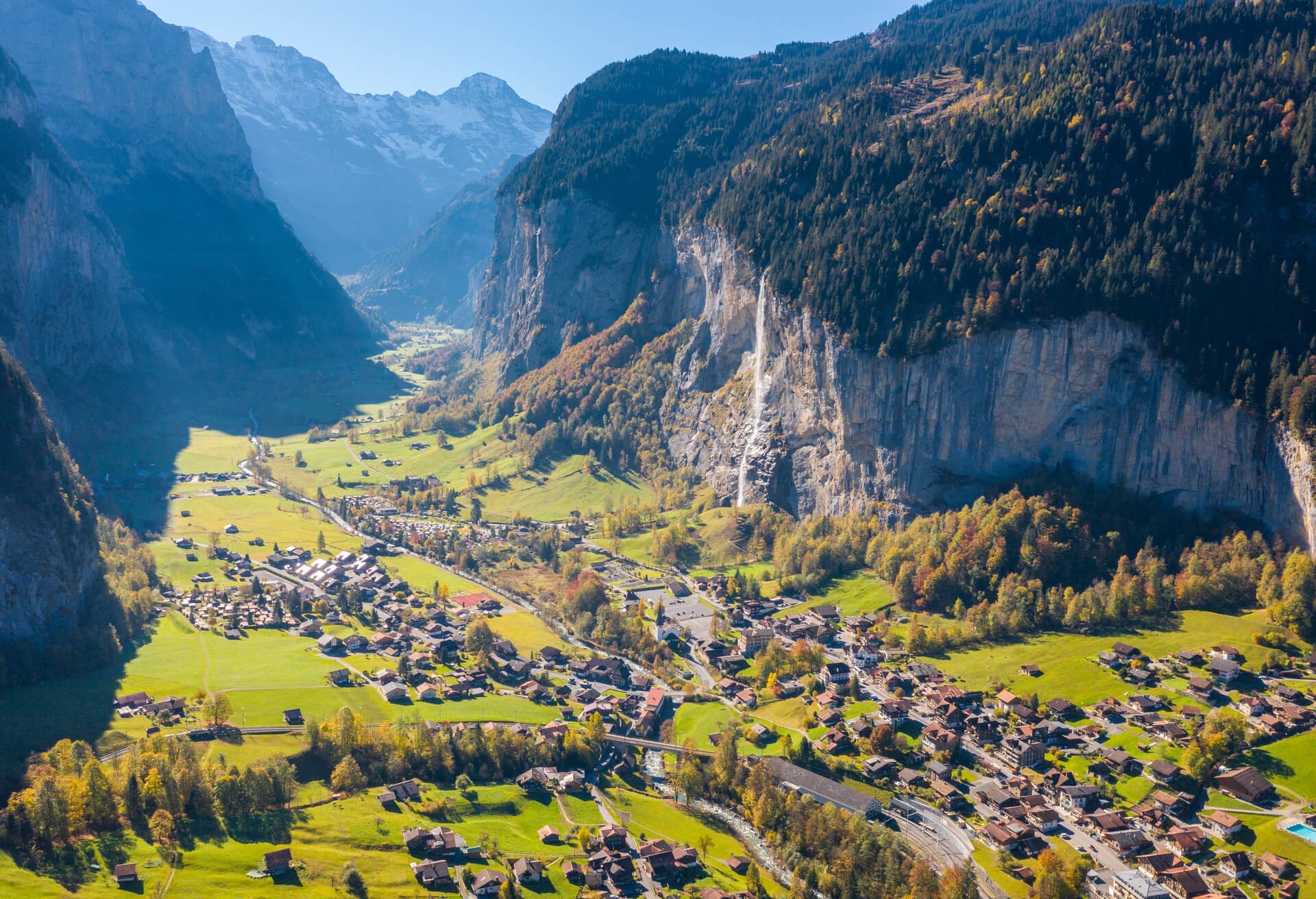Imponujący widok na szwajcarski krajobraz.