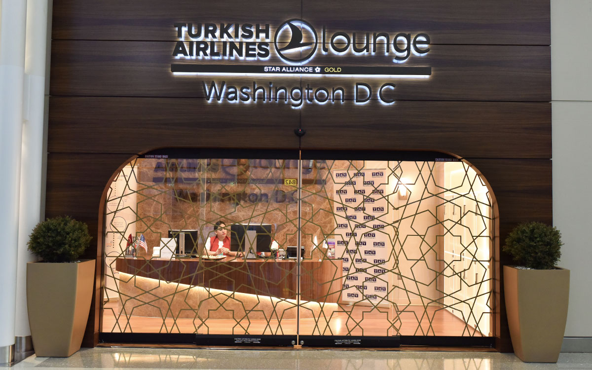 Wejście do strefy lounge Turkish Airlines na lotnisku w Waszyngtonie