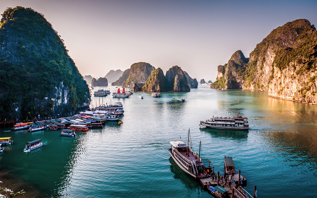 Niesamowite miejsca na ziemi – widok na Zatokę Ha Long w Wietnamie