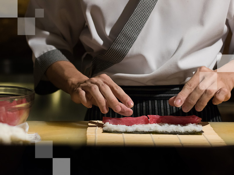  Naucz się przyrządzać sushi i zaimponuj wszystkim po powrocie do domu.
