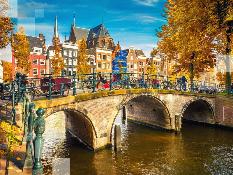 Kawiarnie i kanały, piękno Amsterdamu