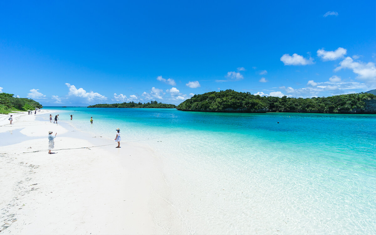 Piaszczysta plaża i turkusowa woda, Okinawa