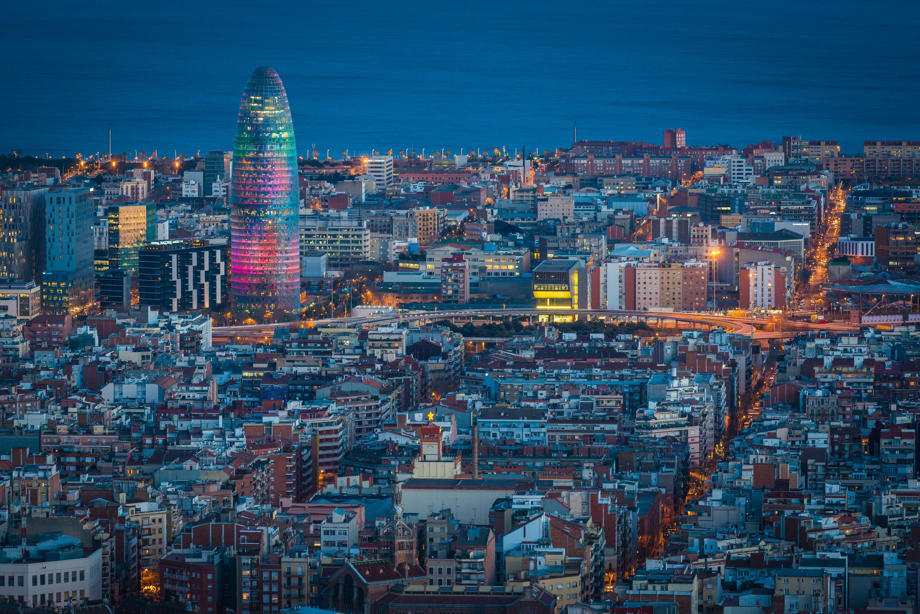 Znajdź tanie loty na trasie Poznań - Barcelona