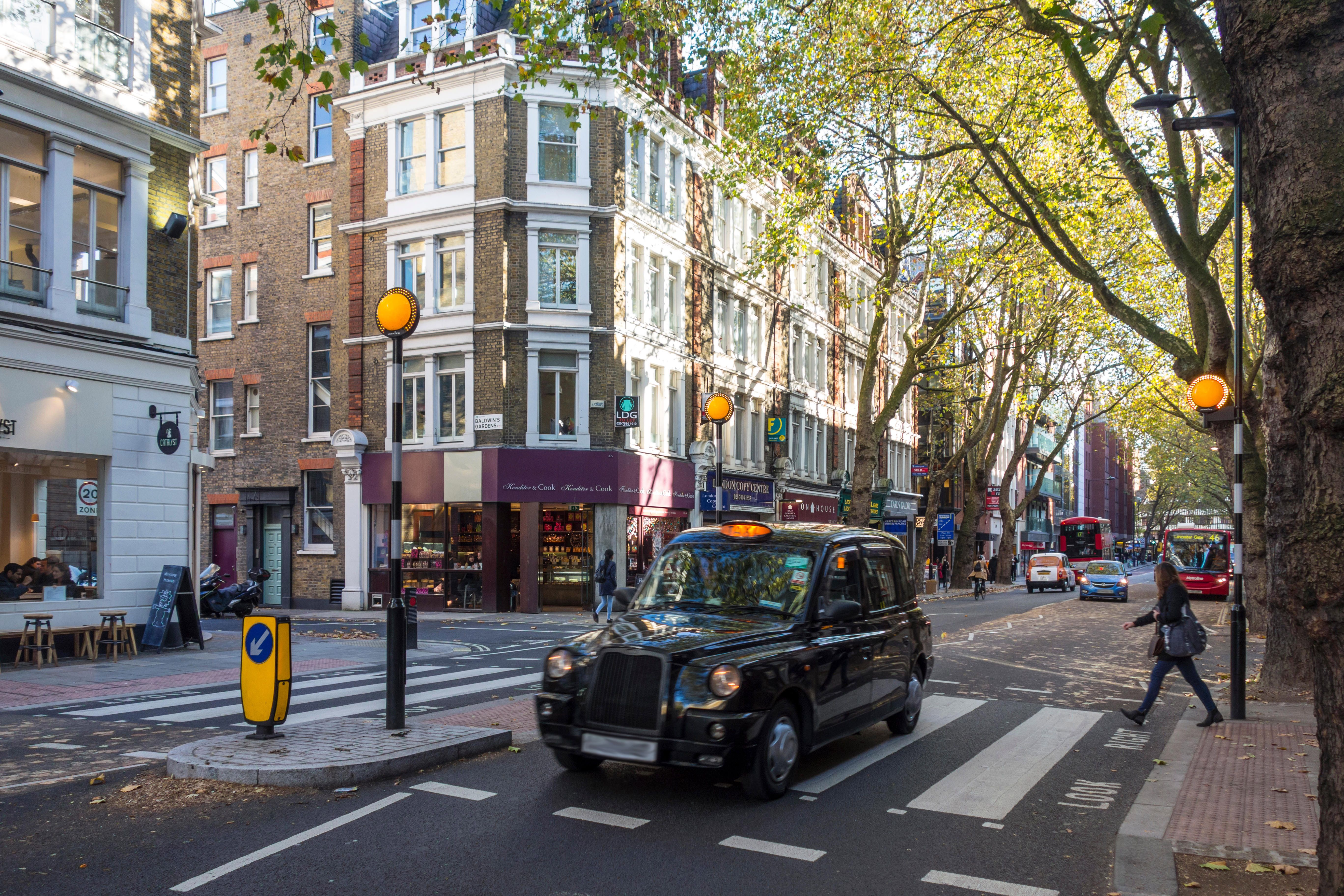 Znajdź tanie loty na trasie Poznań - Londyn