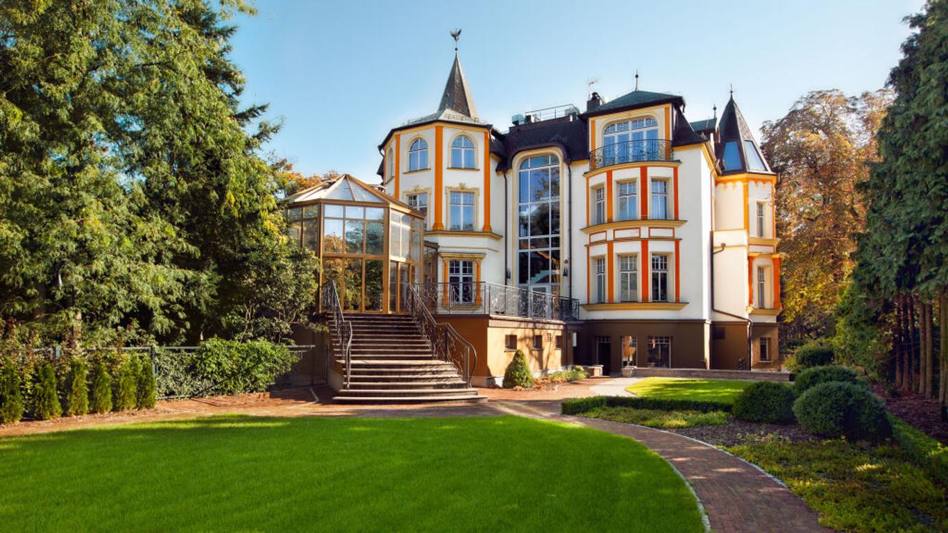 Grape Hotel & Restaurant