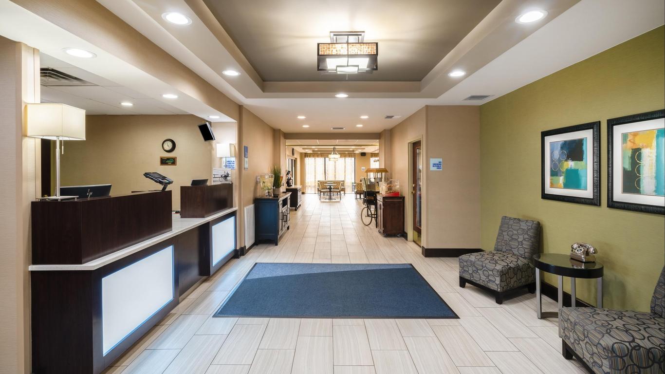 Holiday Inn Express & Suites Ashland