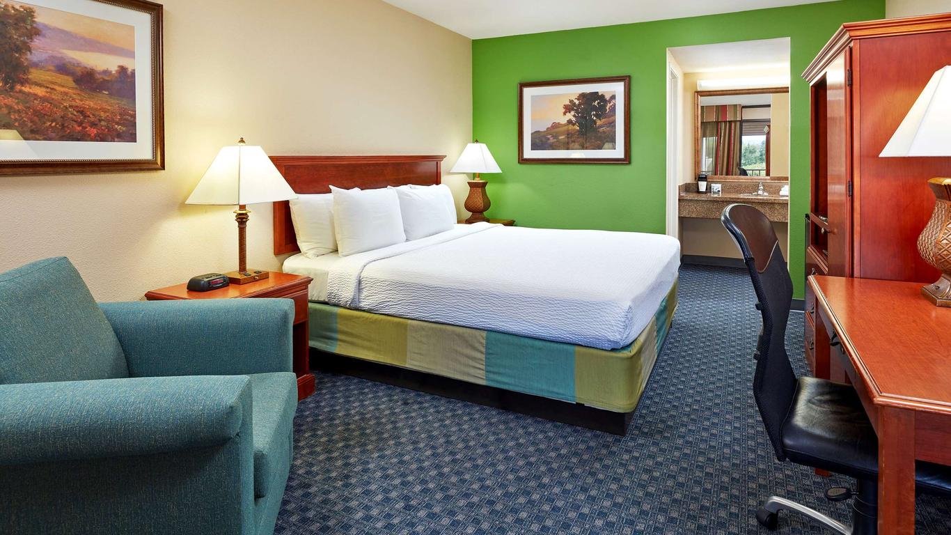 La Quinta Inn & Suites by Wyndham Thousand Oaks-Newbury Park