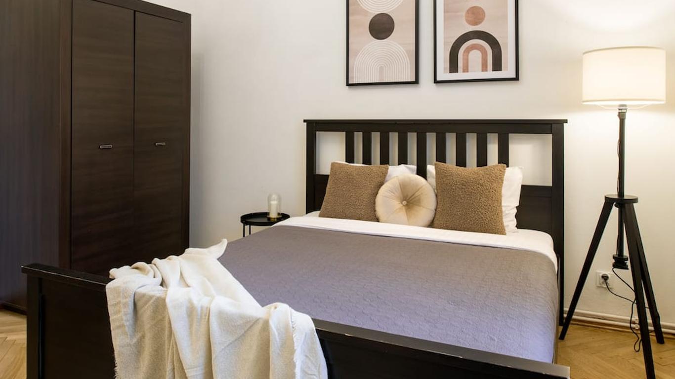 Wawelove Spacious 3 Bedroom Apt 1 Min To Main Sq!