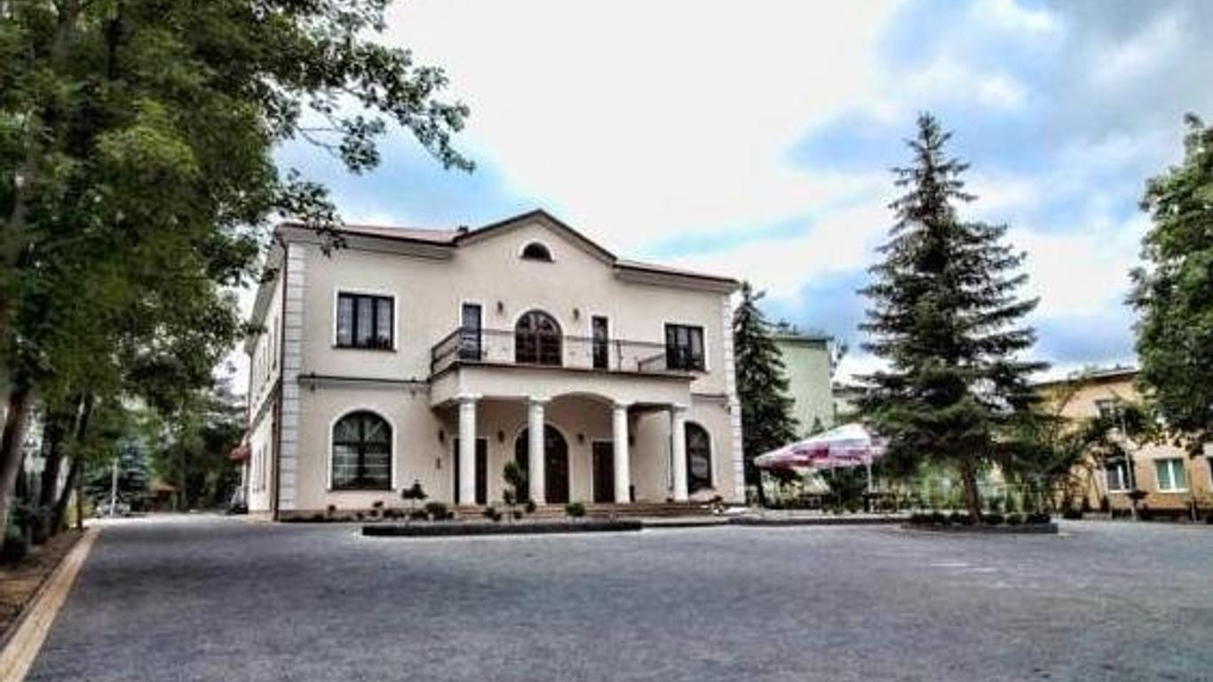 Vesaria Hotel + Restauracja