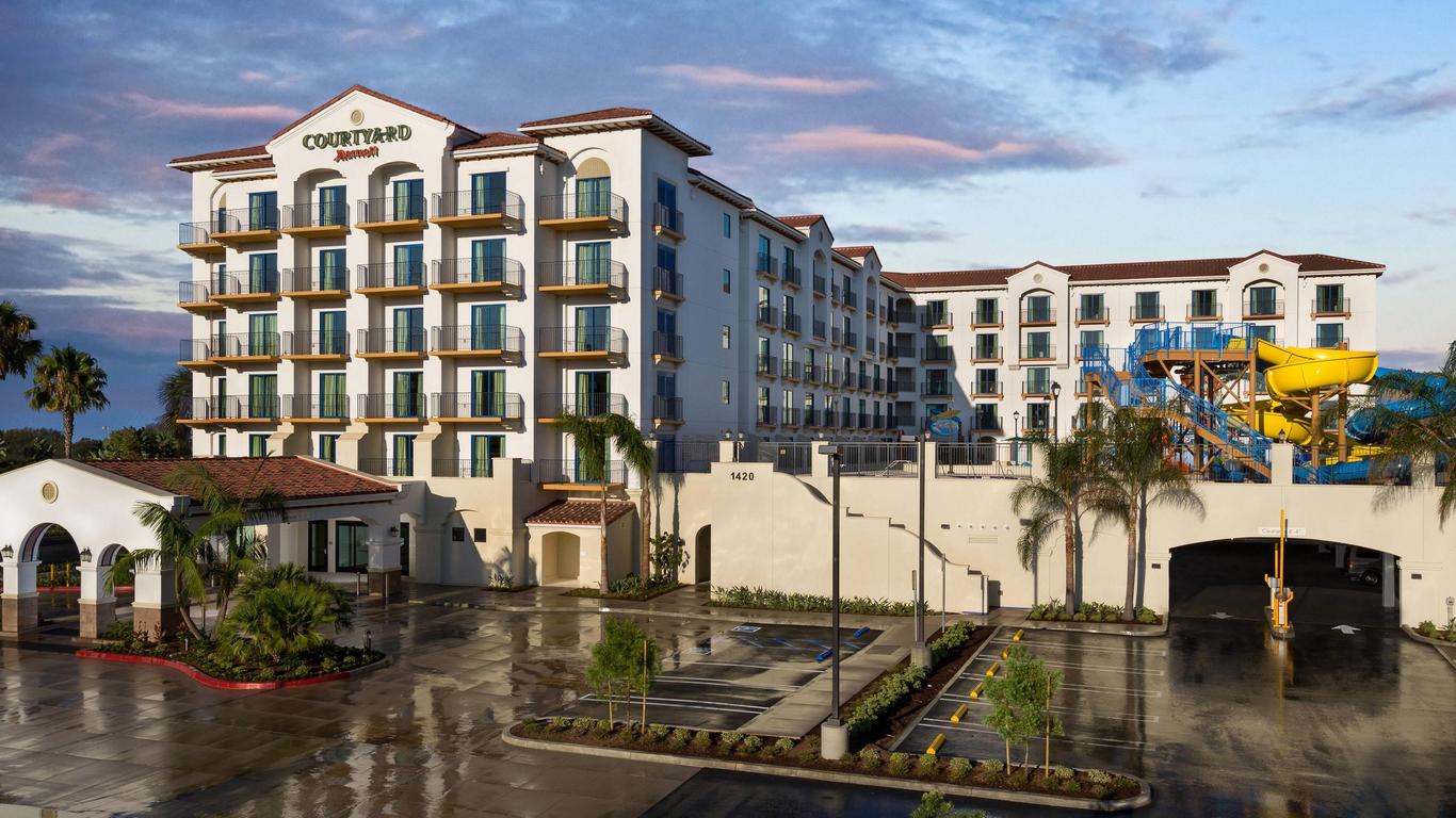 Courtyard by Marriott Anaheim Theme Park Entrance