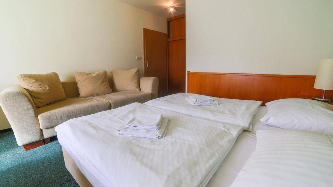 Hotel Taaakaryba