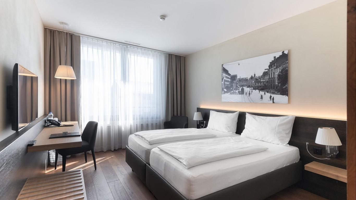 Hotel one66 (free parking garage)