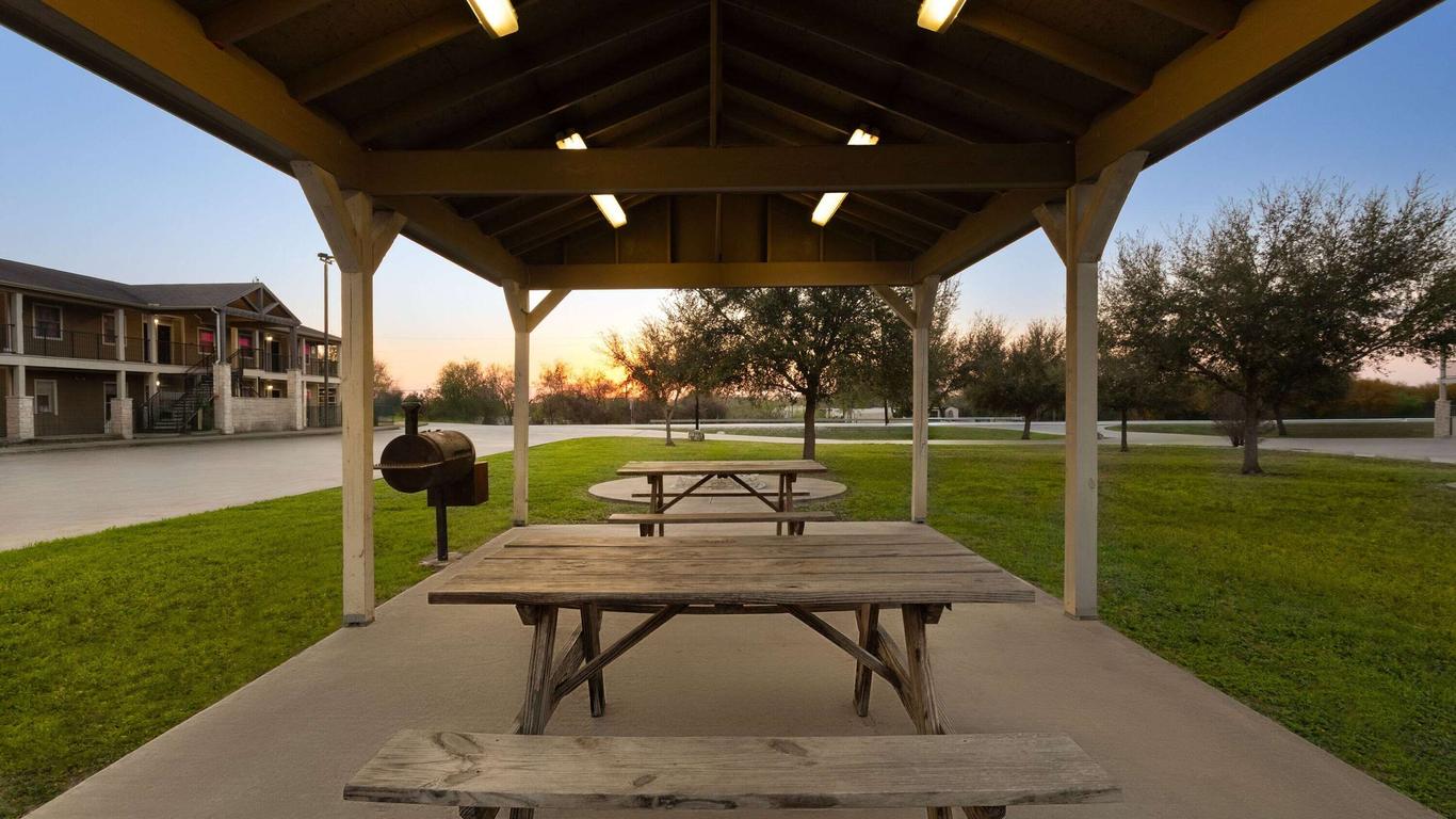 Eagle's Den Three Rivers Texas a Travelodge by Wyndham