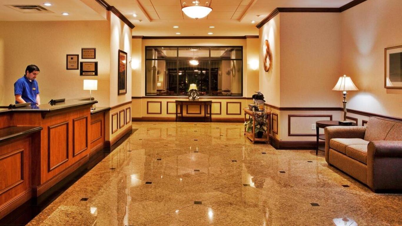 Holiday Inn Express & Suites Lake Okeechobee
