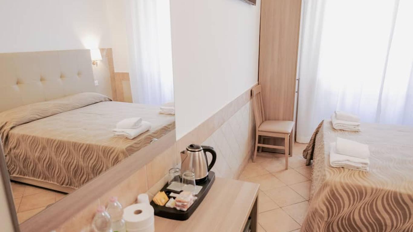 Hotel Alex Square