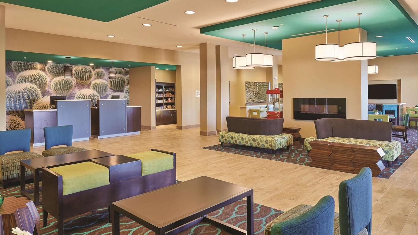 La Quinta Inn & Suites by Wyndham Carlsbad