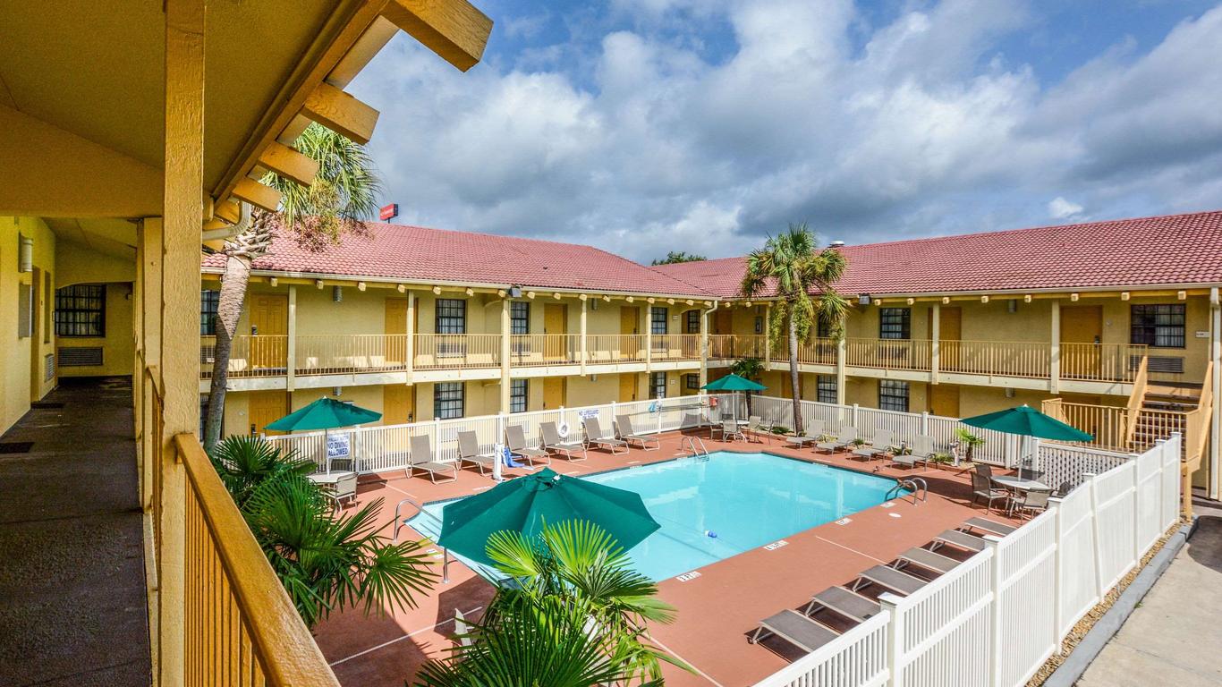 Quality Inn and Suites North Charleston - Ashley Phosphate