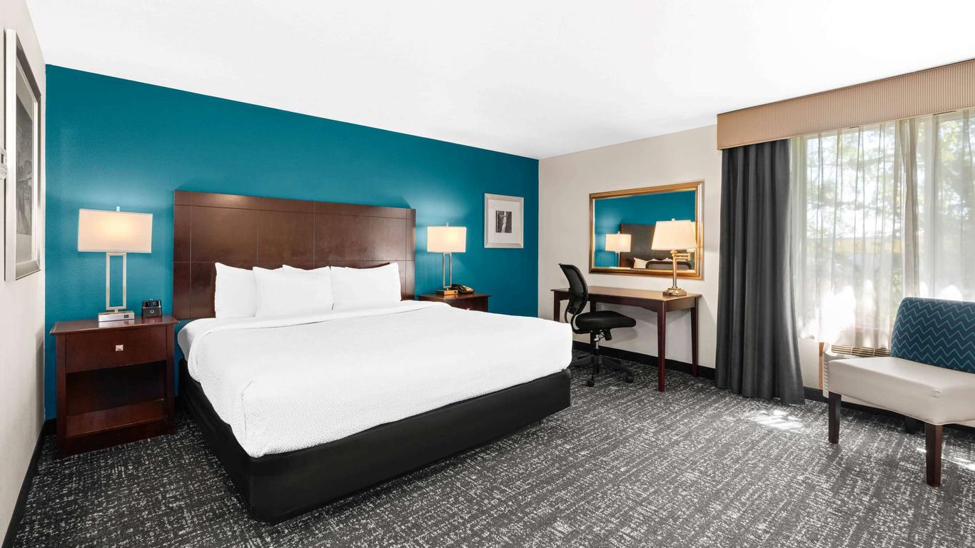 La Quinta Inn & Suites by Wyndham Portland NW