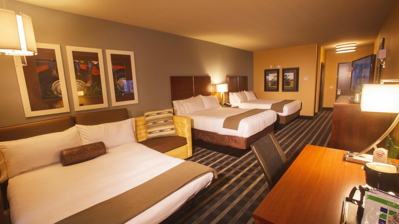 Holiday Inn Express & Suites Perry-National Fairground Area