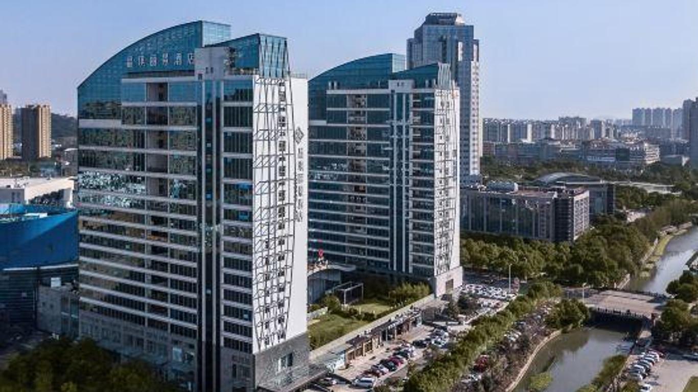 Jade Crystal Hotel (Jiaojiang Ocean World Store)