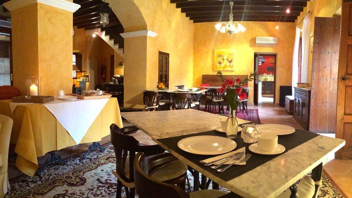 Petit Hotel Alaro
