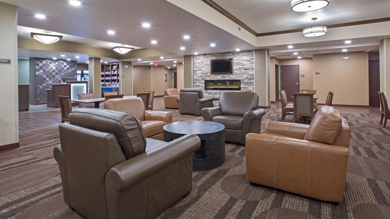 Best Western PLUS Lincoln Inn & Suites