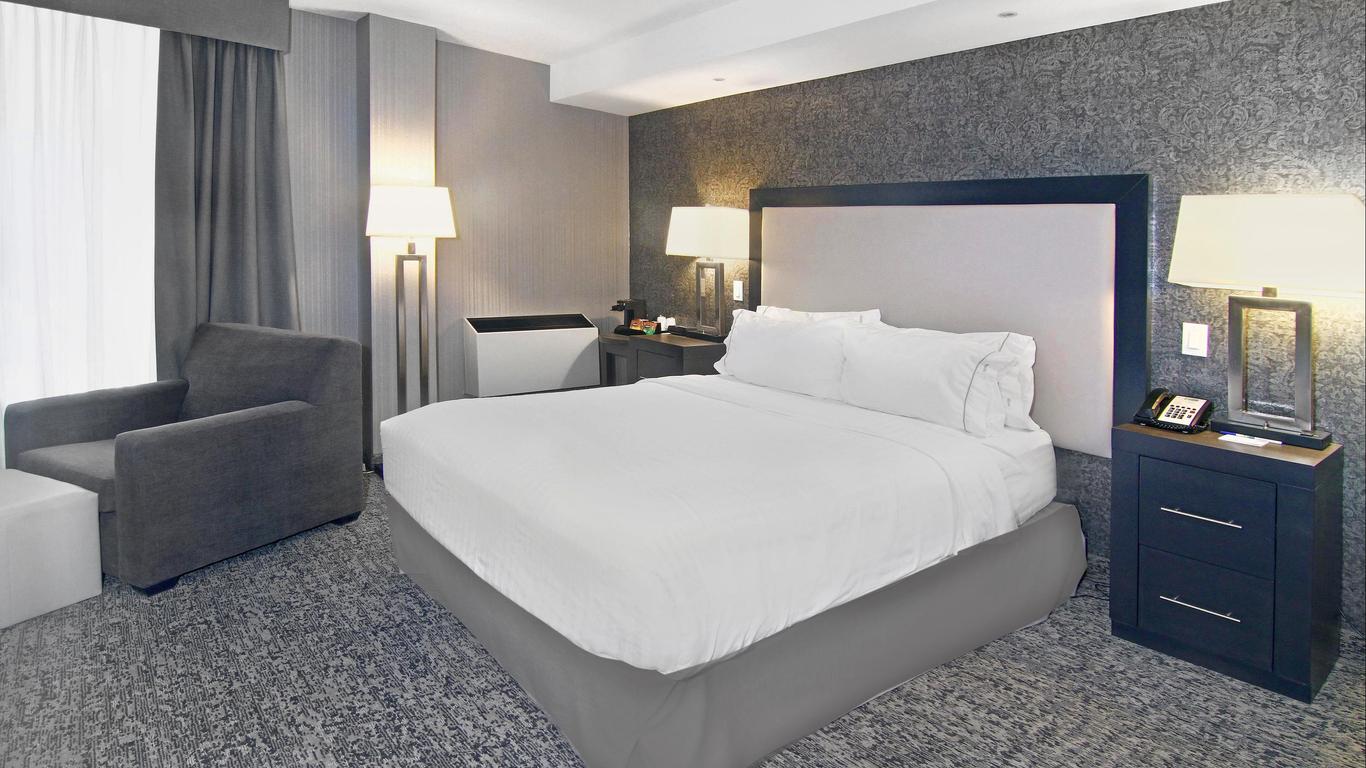 Holiday Inn Express & Suites Calgary