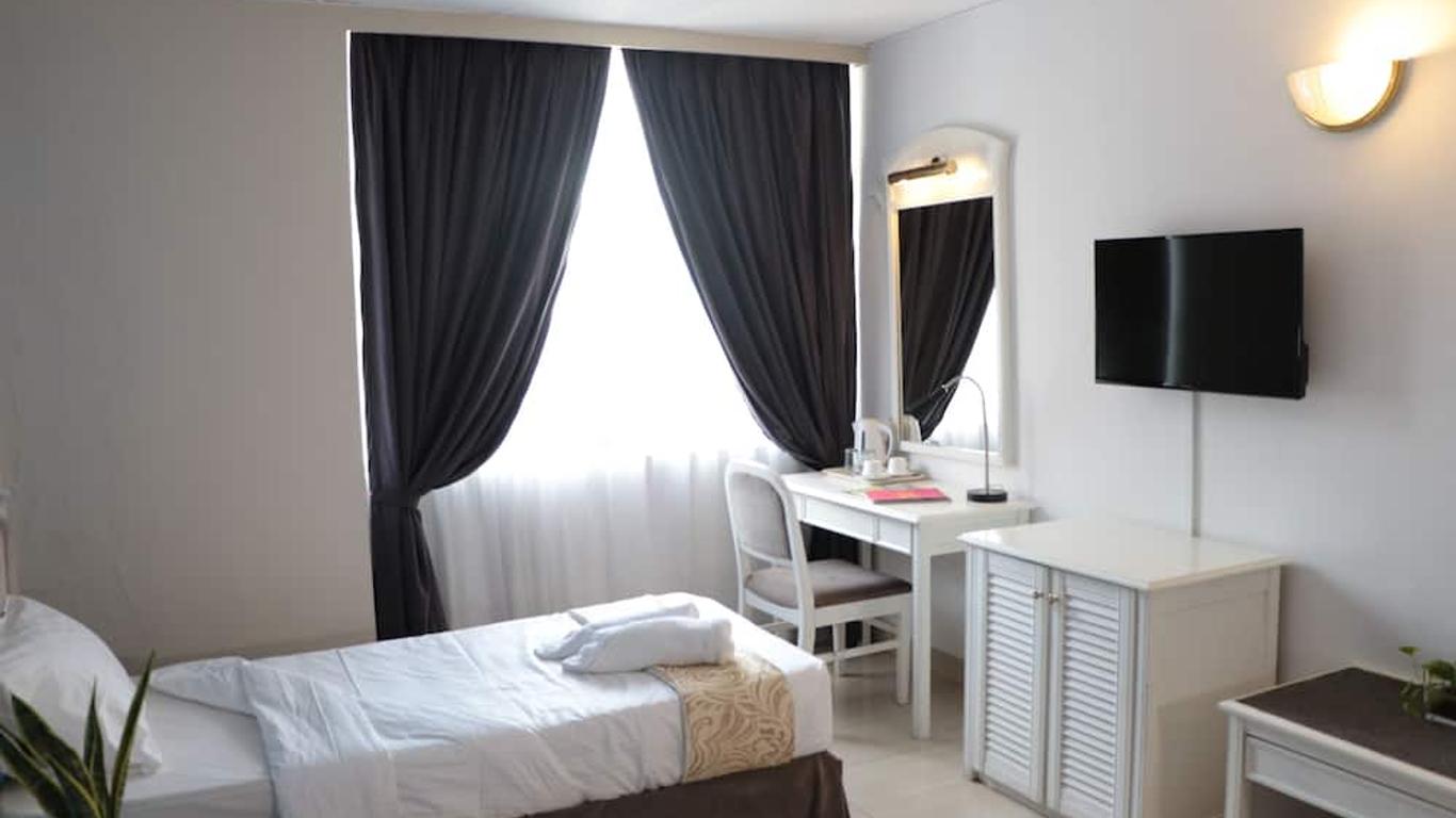 Legallery Suites Hotel