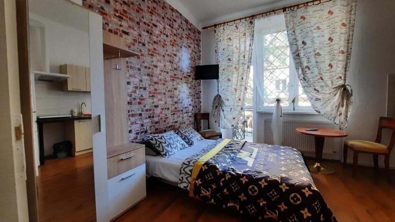 Lorf Hostel&Apartments