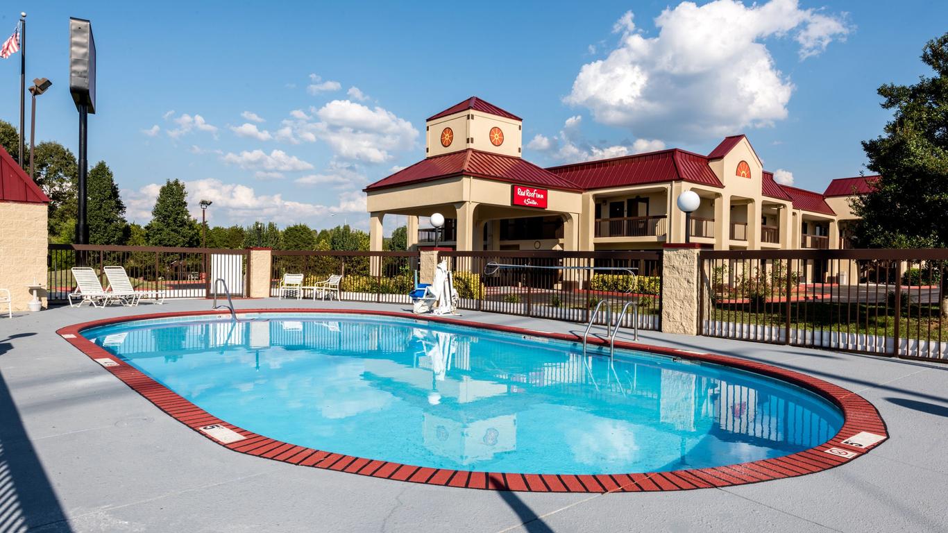 Red Roof Inn & Suites Clinton